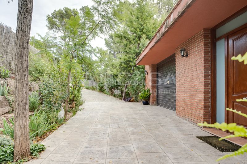 Foto b0b2539d-0ca4-4748-aafa-ae376cde9e98. Casa amb calefacció aparcament piscina a Corbera de Llobregat