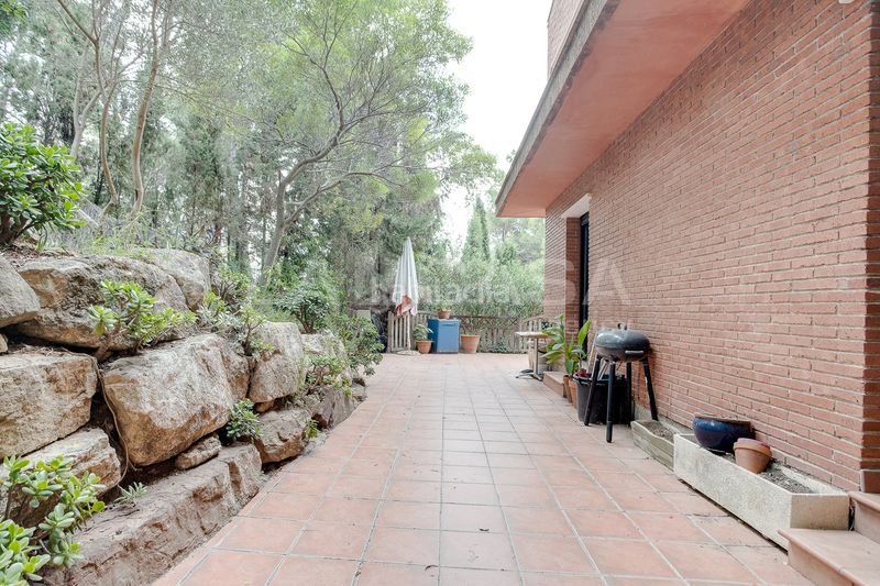 Foto b938b4dc-b27b-49b4-b475-2ed9fe44066c. Casa amb calefacció aparcament piscina a Corbera de Llobregat
