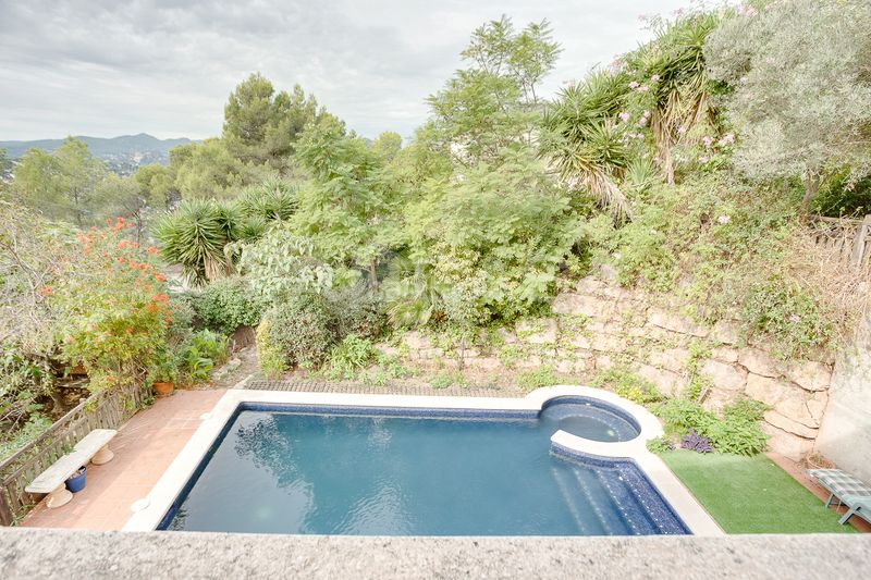 Foto b9537df9-7efc-4f8d-9a45-958e76d73ead. Casa amb calefacció aparcament piscina a Corbera de Llobregat
