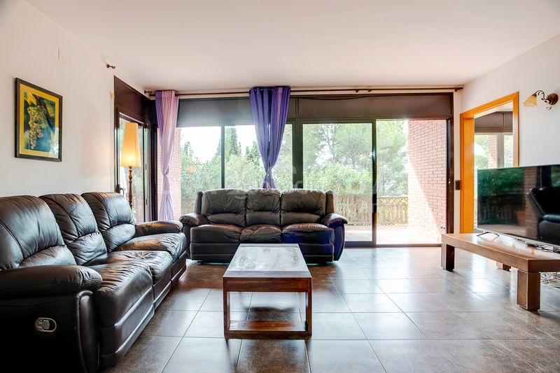 Foto be383346-f807-4b92-a3b5-f577966335fb. Casa amb calefacció aparcament piscina a Corbera de Llobregat