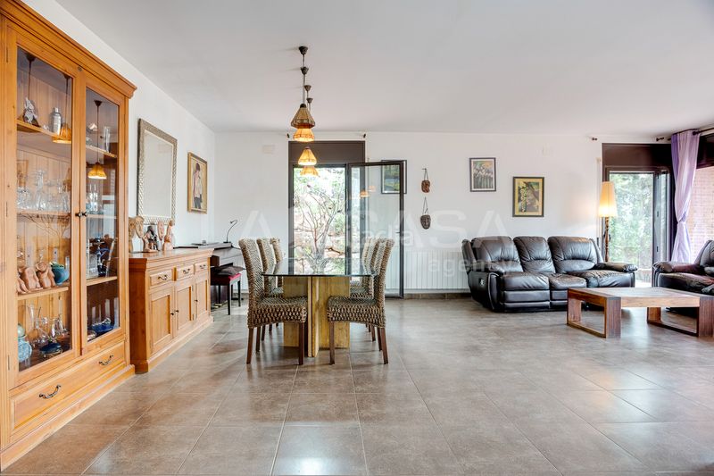 Foto c0fd9b03-2039-4ebf-ae61-4939cd0e289b. Casa amb calefacció aparcament piscina a Corbera de Llobregat