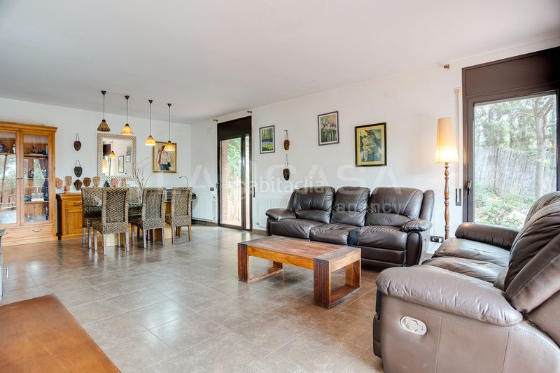 Foto d09d2d41-3d6e-4af8-895c-bc84b0ecf831. Casa amb calefacció aparcament piscina a Corbera de Llobregat