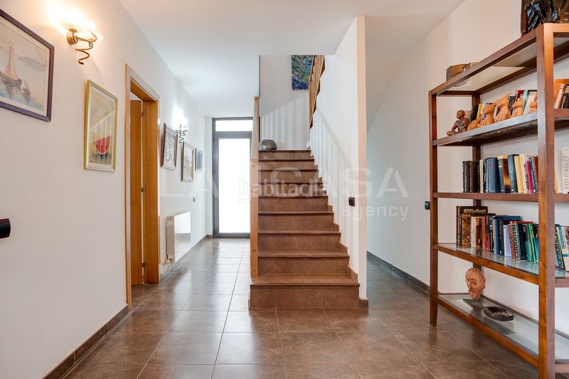 Foto e47a84ed-d34f-4e55-afe6-9910c97c9ae1. Casa amb calefacció aparcament piscina a Corbera de Llobregat