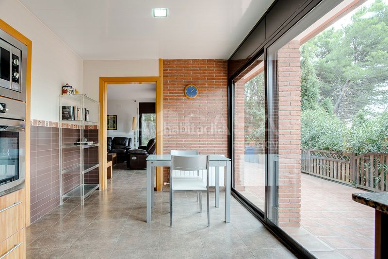 Foto e674bfe2-53e4-437e-87a7-6ff1fbb87f0b. Casa amb calefacció aparcament piscina a Corbera de Llobregat