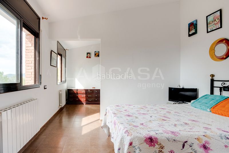 Foto e69bcb6a-f3d5-4559-8013-06249aee8514. Casa amb calefacció aparcament piscina a Corbera de Llobregat