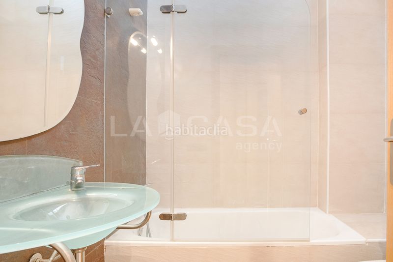 Foto f1254f58-dc1f-43b8-864f-44240b319362. Casa amb calefacció aparcament piscina a Corbera de Llobregat