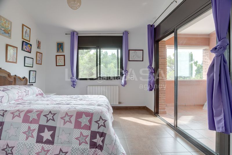 Foto feeaafd0-58b8-4c3e-bd6b-6f4996a5baec. Casa amb calefacció aparcament piscina a Corbera de Llobregat