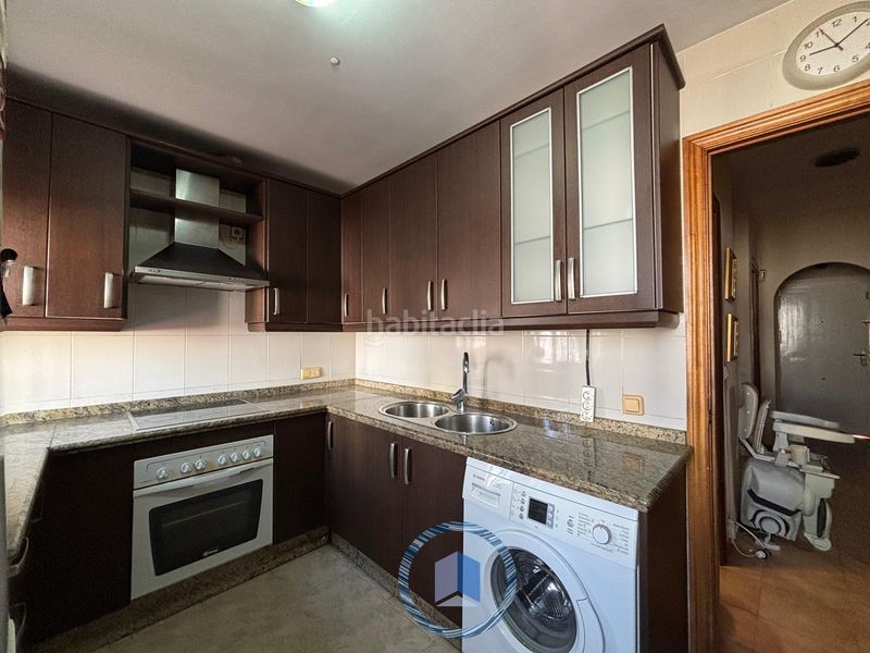 Foto b8e19dd3-fadb-4031-bf3a-e8d5e85b2894. Casa adossada amb aparcament a Condequinto Montequinto