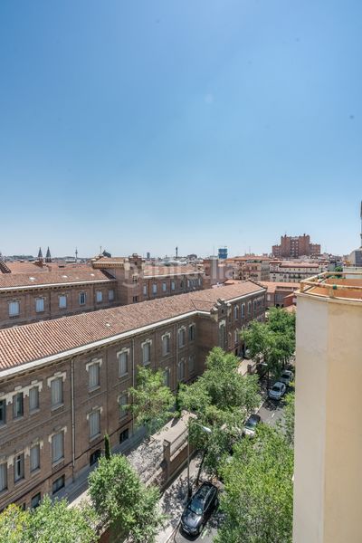 Foto 26c93a66-380d-4694-b8ce-e4779f7715da. Piso en Almagro Madrid