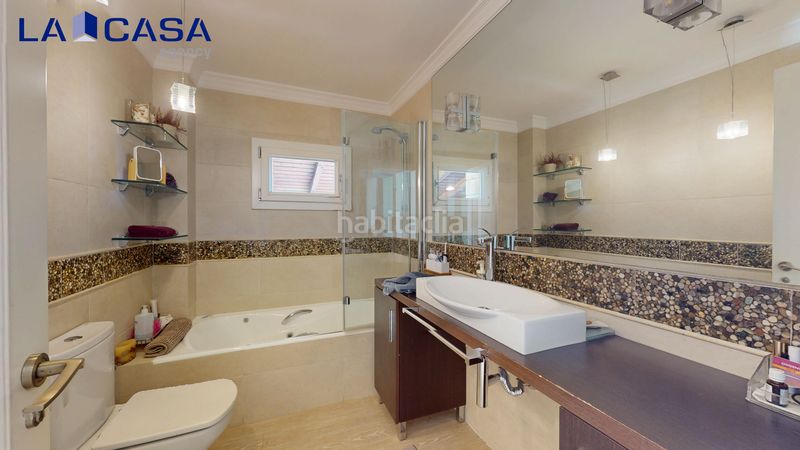 Foto 0f643190-1873-4077-a98a-8299177739b8. Casa amb aparcament a Bermeo
