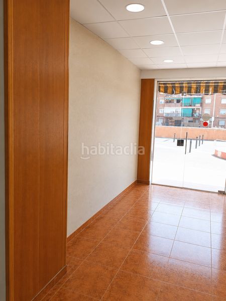 Foto 2011d019-e902-4342-99db-3d02f10235ac. Local comercial a La Gavarra Cornellà de Llobregat