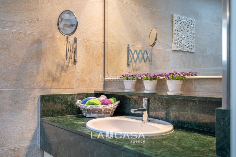 Foto efa6d342-a349-43a3-a0ba-6c72e414fa1f. Casa amb calefacció aparcament piscina a Lluminetes Castelldefels