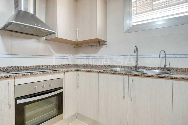 Foto d5410376-a4a6-4574-ad9e-9113cf667bc6. Dúplex amb calefacció a La Verneda - La Pau Barcelona