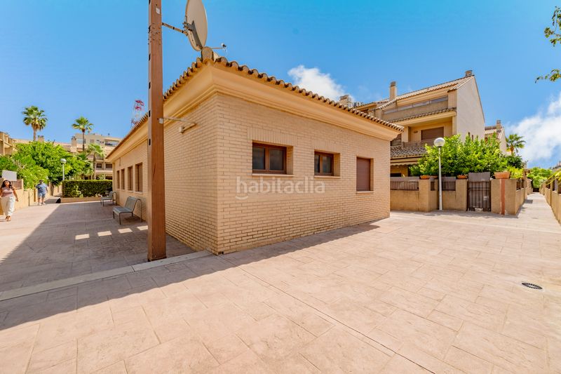 Foto 845797c4-226d-4739-8b51-75182ba3b991. Casa adossada amb calefacció aparcament piscina a Valencia
