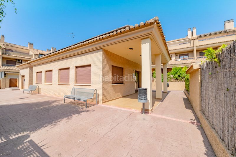 Foto d6332f7d-75e0-4665-bb3e-3509f9919d4a. Casa adossada amb calefacció aparcament piscina a Valencia