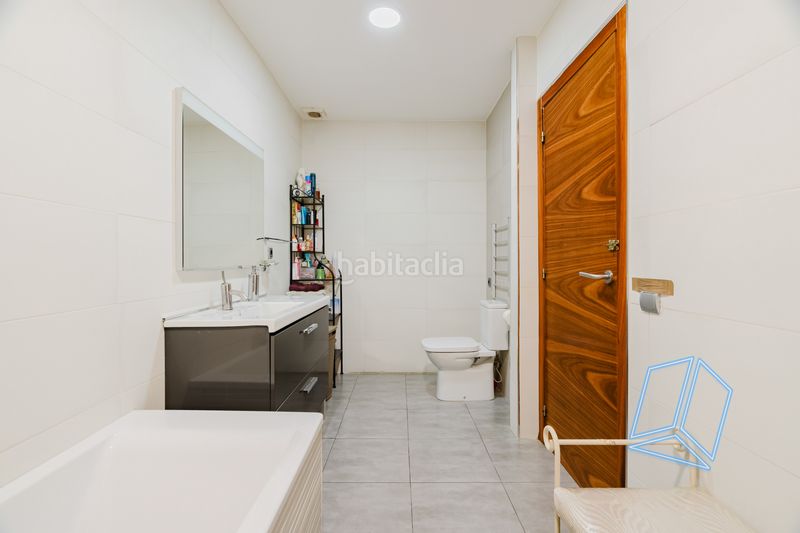 Foto f7152d7f-1e65-4ea6-8348-1f5988db681d. Planta baja en Passeig Maragall Gavà