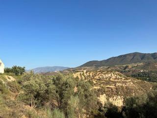 Masia a Valle (El). Finca en el valle