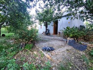 Finca rústica  Restabal. Finca de recreo con construcción en el valle.