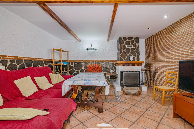 Foto 508f9611-d67c-4ff7-8258-38ac0b7b772f. Casa adossada amb aparcament a Híjar Gabias (Las)
