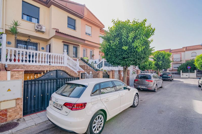 Foto b0c983bf-b94e-4b54-bd31-dce893c9e53a. Casa adossada amb aparcament a Híjar Gabias (Las)