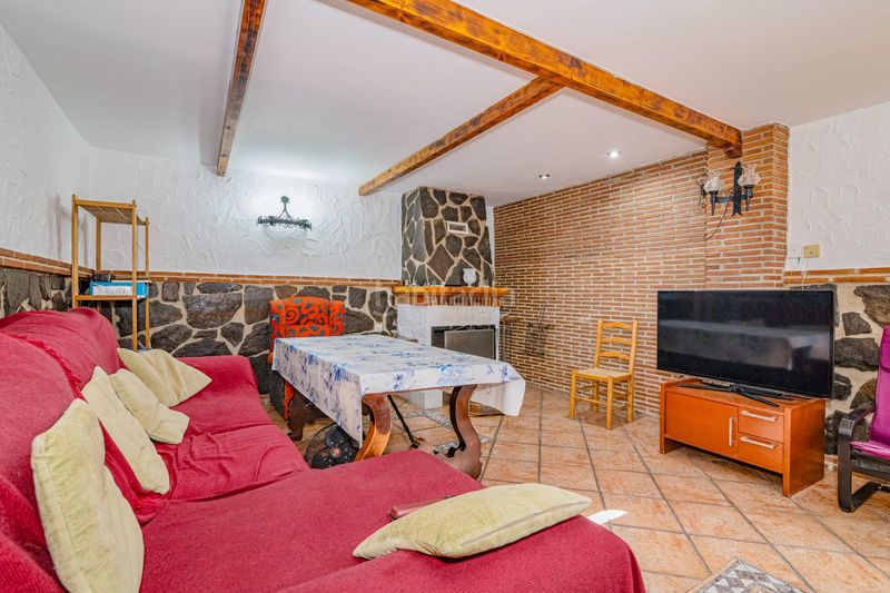 Foto c49a34b8-3027-4455-9014-7ad0d72f2b64. Casa adossada amb aparcament a Híjar Gabias (Las)