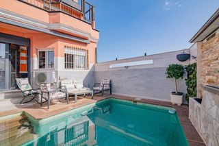 Casa aparellada  Avenida cristobal colon. Moderna casa de estilo nórdico con piscina, en increible ubicaci