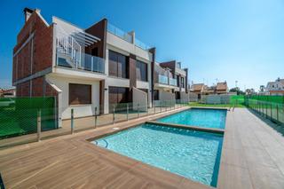 Casa a Los Peñascos-El Salero-Los Imbernones. Residencial con bungalows con piscina comunitaria en san pedro d