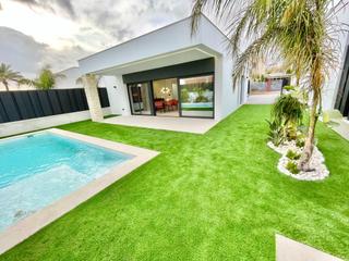 Xalet a La Quinta. Villa de 3 dormitorios en una planta con piscina privada en moli