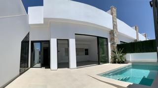 Towny house in San Javier. Villa pareada de nueva construcción en una sola planta en san ja