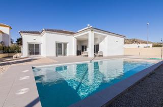 Chalet à Pinoso. Villa de estilo mediterráneo de nueva construcción en una sola p