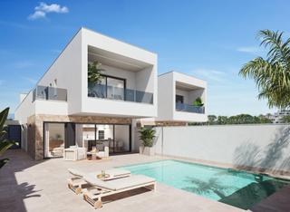 Casa aparellada a San Pedro del Pinatar. Villa adosada a la venta con piscina privada en san pedro del pi