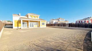 Xalet a Purias. Villa de una planta con 3 dormitorios y amplia parcela a partir