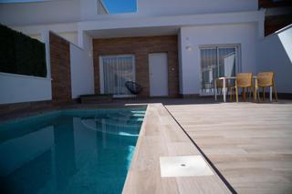 Casa adosada en San Javier. Chalet adosado de 2 dormitorios con piscina privada y solarium a