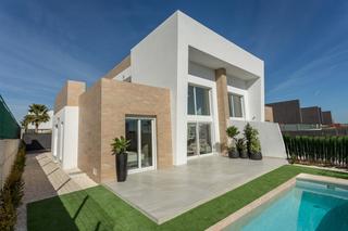 Casa aparellada a Algorfa. Villa pareada de 3 dormitorios de nueva construcción a la venta