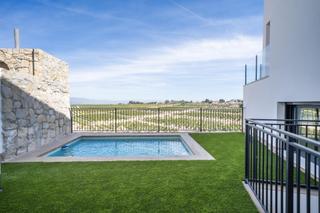 Casa aparellada a Algorfa. Villa pareada de 3 dormitorios a la venta en resort de golfalgor