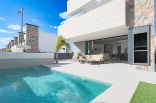Chalet in Mar Menor golf. Villa de 3 dormitorios en exclusivo resort, cerca de la playa de