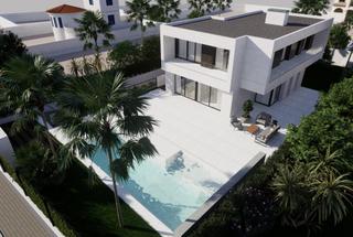 Chalet à La Zenia. Villa de lujo de 4 dormitorios con piscina privada en venta en l