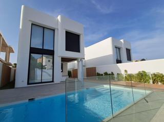 Chalet en L´Albir. Villa exclusiva de 4 dormitorios y piscina privada con jacuzzi a