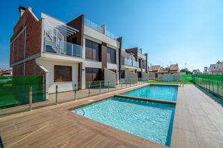 Casa en Los Peñascos-El Salero-Los Imbernones. Residencial con bungalows con piscina comunitaria en san pedro d