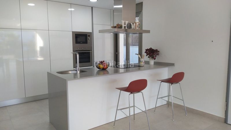 Foto 59199d02-4b5a-4ee5-9304-c14c9853d9e4. Chalet with parking pool in Los Almendros Orihuela