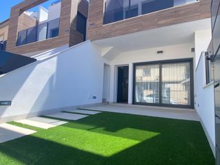 Casa en Los Cuarteros. Modernos bungalows de planta baja de obra nueva en lo pagansan p