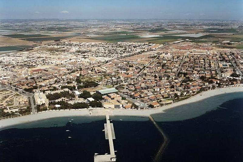 Foto b2827516-f723-4363-b884-6469332ab12f. Xalet amb aparcament a Centro Alcázares (Los)
