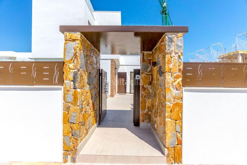 Foto 04c37bce-663a-4e76-8b33-bac4fc7451fa. Casa adossada amb aparcament piscina a Benijófar