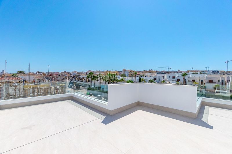 Foto 09624601-0af9-44fb-8fde-dd2240dbc200. Casa adossada amb aparcament piscina a Benijófar