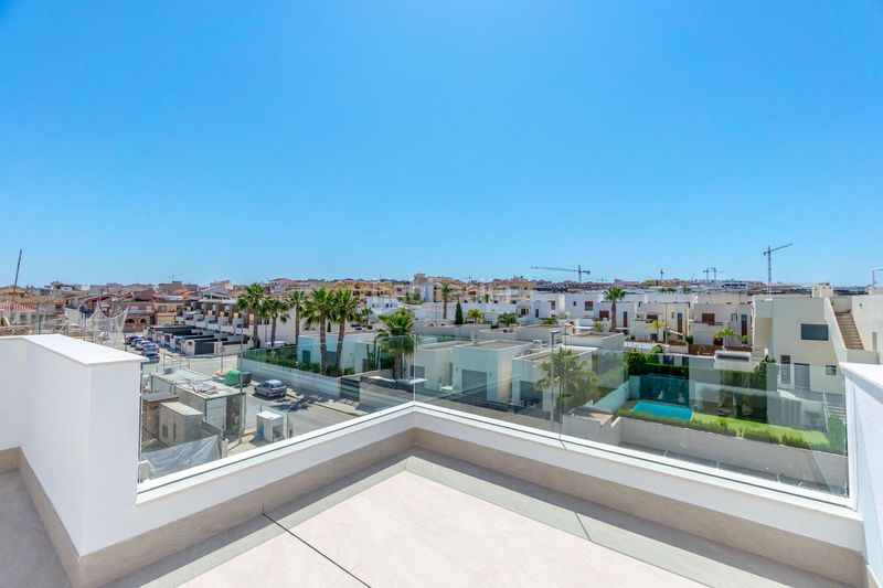 Foto 9f7e6bd0-c79d-4f05-b58d-fc1d8d0cf187. Casa adossada amb aparcament piscina a Benijófar