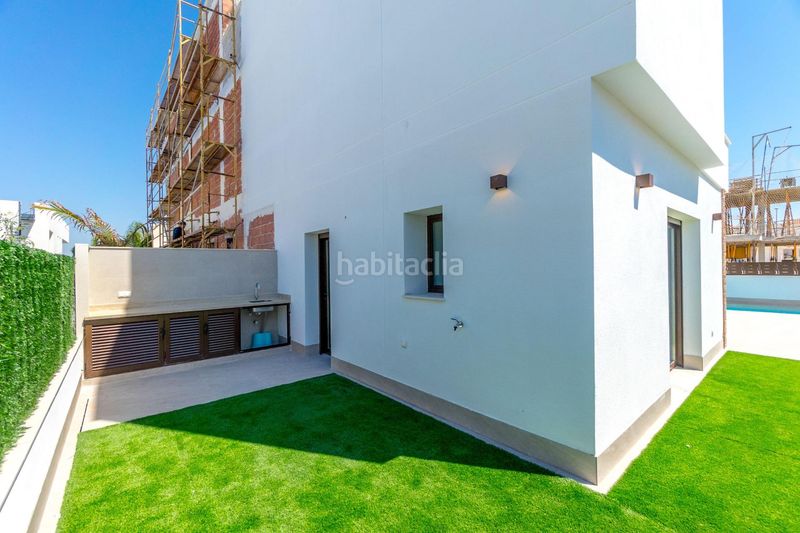 Foto d5a227f2-7536-40c1-b19b-0686cfad7905. Casa adossada amb aparcament piscina a Benijófar