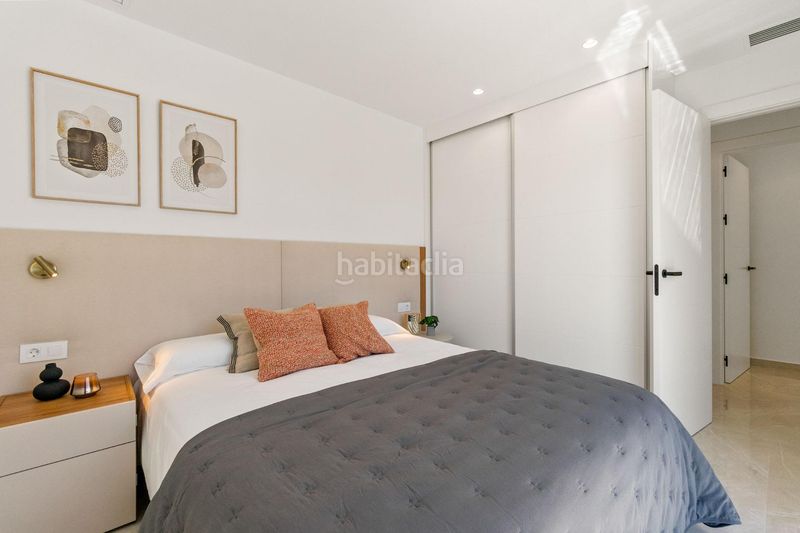 Foto e0355ea8-b3fc-4061-8bd0-64a023984b8f. Casa adossada amb aparcament piscina a Benijófar