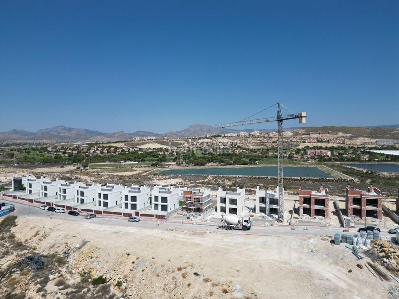 Foto ec0b0248-7cb8-4561-8d9f-7c8c7e3fee8a. Xalet amb aparcament piscina a Bonalba-Cotoveta Mutxamel