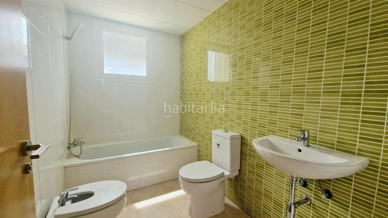 Foto a8c84ee8-e966-4c6f-907b-e51448814b69. Chalet villa de 4 dormitorios de nueva construcción con solarium y gran parcela en Lorca