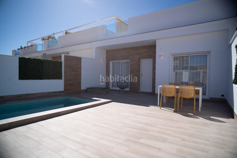 Foto a1d7738b-7a9e-4bee-9be7-77cf15b364e4. Casa adossada amb aparcament piscina a San Javier San Javier